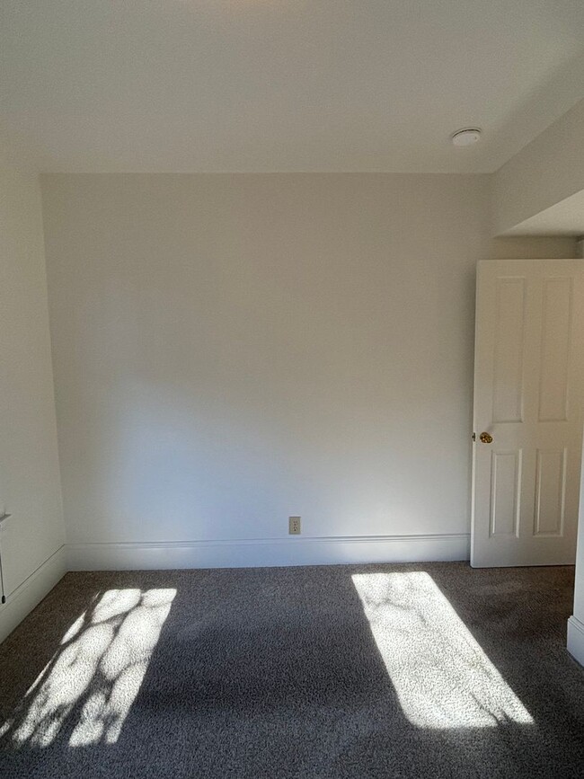 Building Photo - BRIGHT, SPACIOUS HOME IN PRIME SANTA CRUZ ...