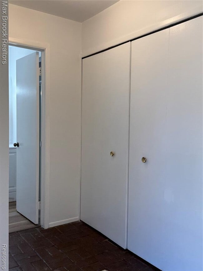 Building Photo - 3028 Moon Lake Dr
