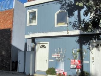 Upstairs apt in quiet triplex - 33 S Venice Blvd
