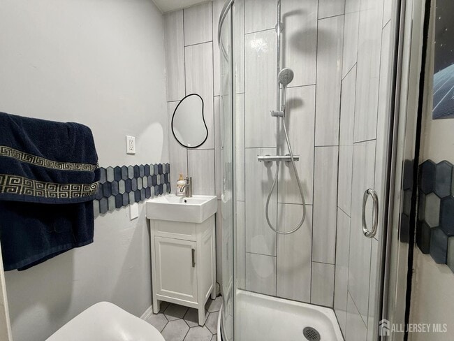 Building Photo - 17 Florida Grove Rd