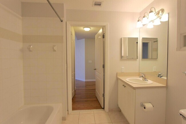 Building Photo - 11014 Legacy Dr