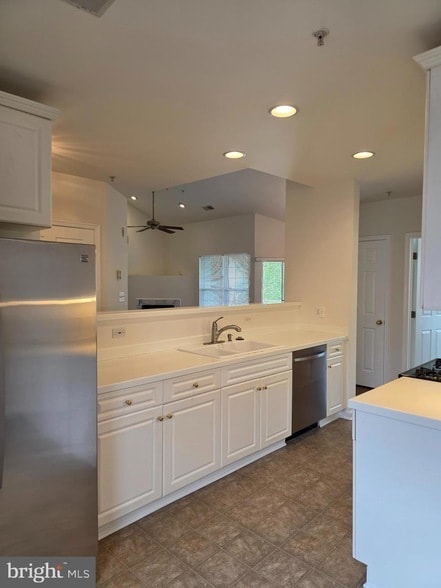 Building Photo - 43134 Watercrest Square