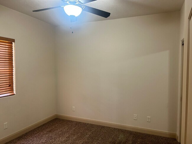 Building Photo - La Verkin Charm!