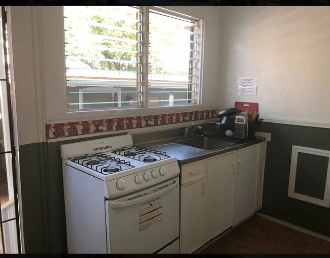 Building Photo - 1302 Kinau St