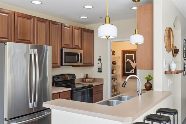 Building Photo - 6215 S Chickasaw Trail