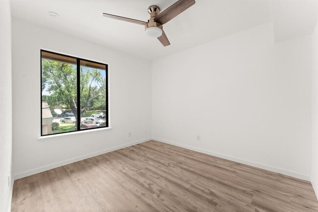 Building Photo - 903 Silver Quail Ln