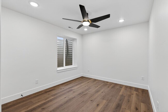 Building Photo - JR119L