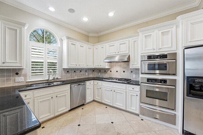 Building Photo - 5523 Crooms St