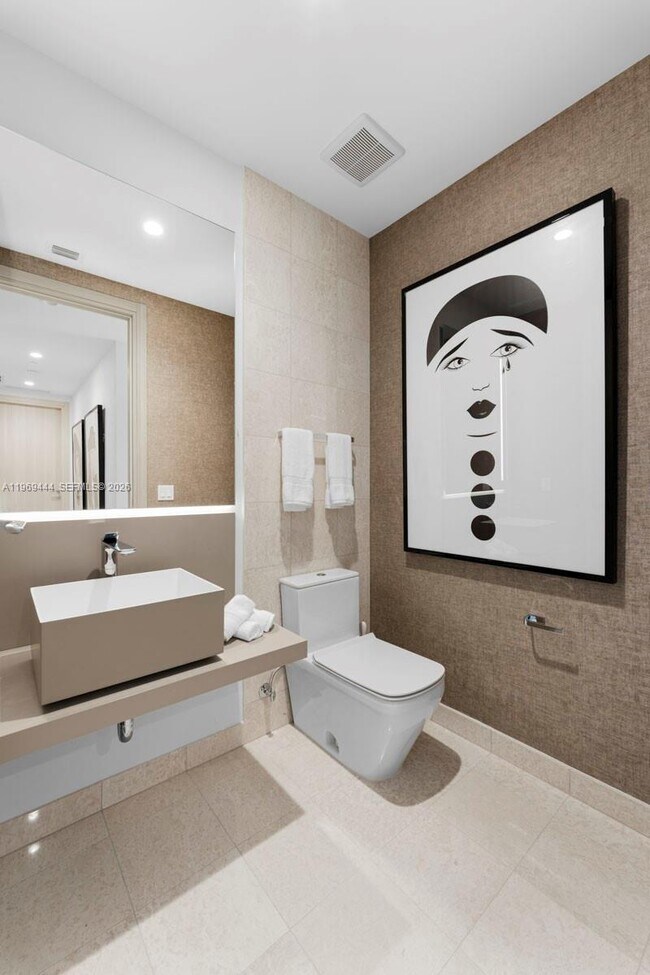 Building Photo - 1000 Brickell Plaza