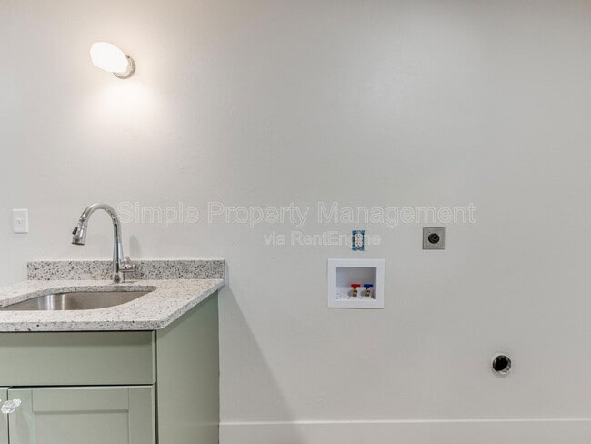 Building Photo - 2529 NW 16th St