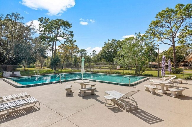 Building Photo - 121 Springwind Way