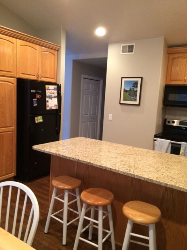 Building Photo - Canterwood Condo Unit 16