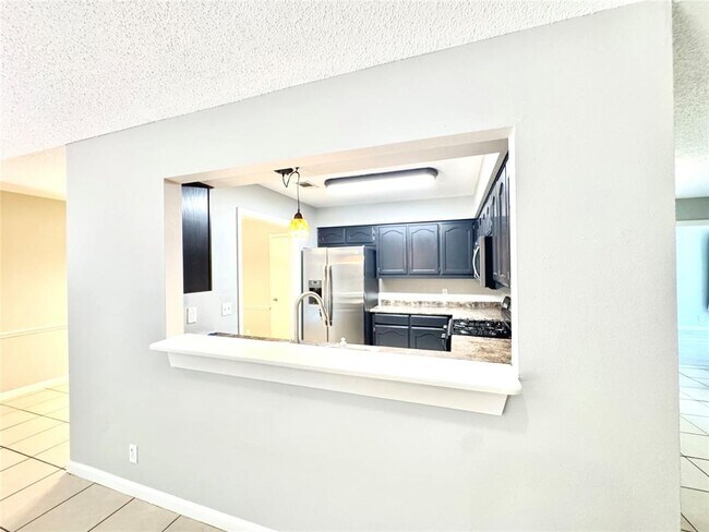 Building Photo - 1401 Somerset Dr