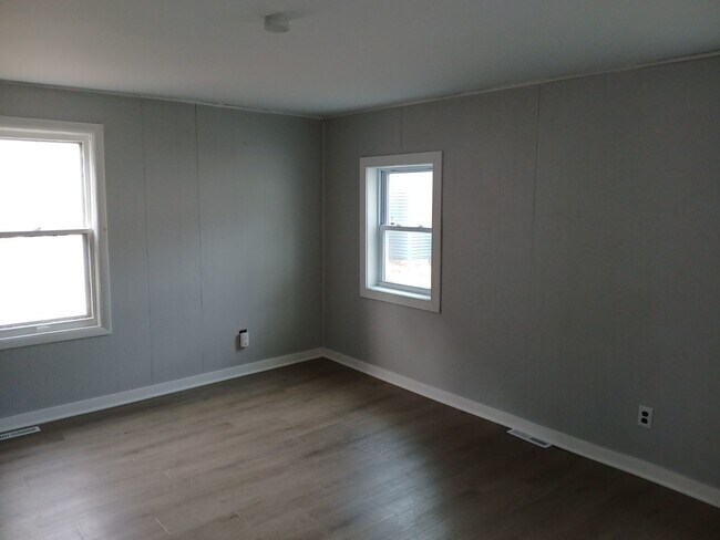Building Photo - Adorable 4 Bed | 2 Bath in Longfellow