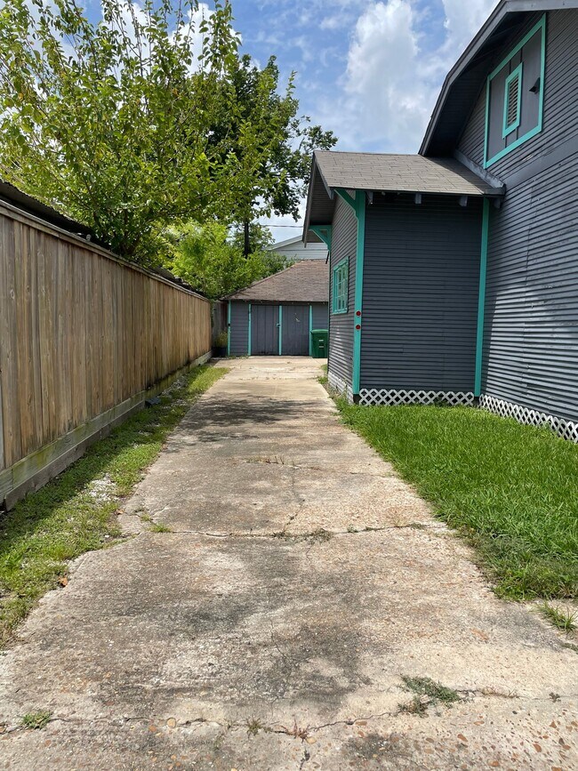 Building Photo - 3903 Billingsley St