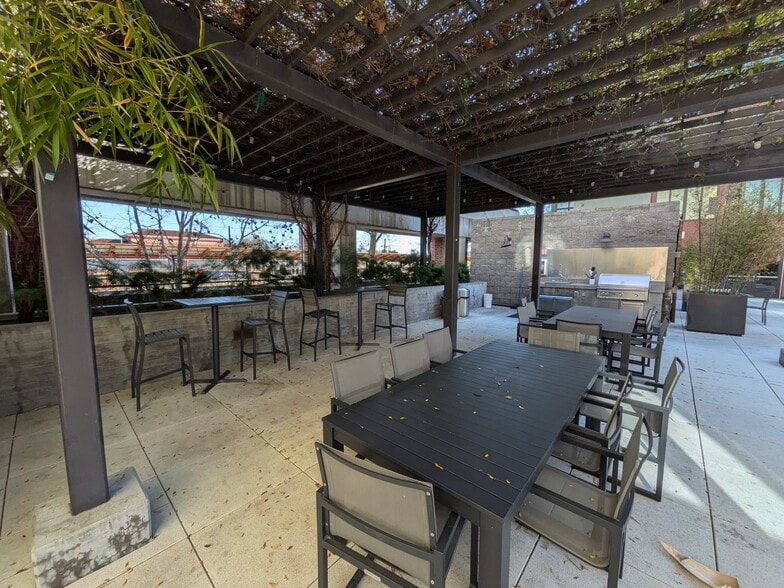 Building Photo - 88 Bush St