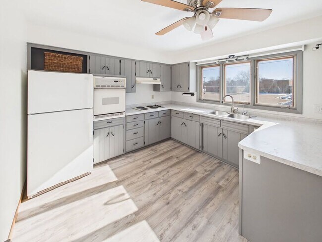 Building Photo - 1004 31st Ave N