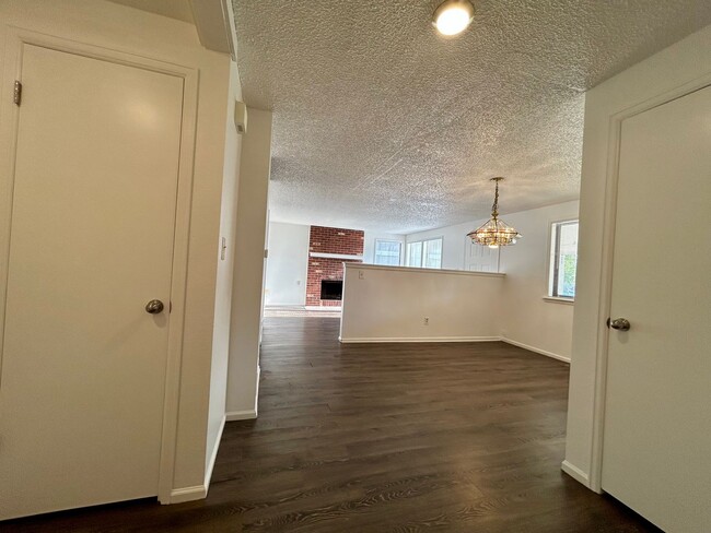 Building Photo - 1732 Cambridge Dr