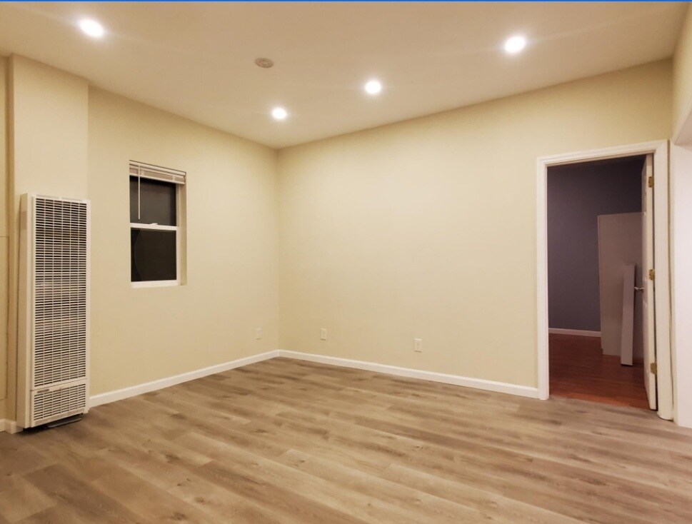 Building Photo - 4032 Suter St