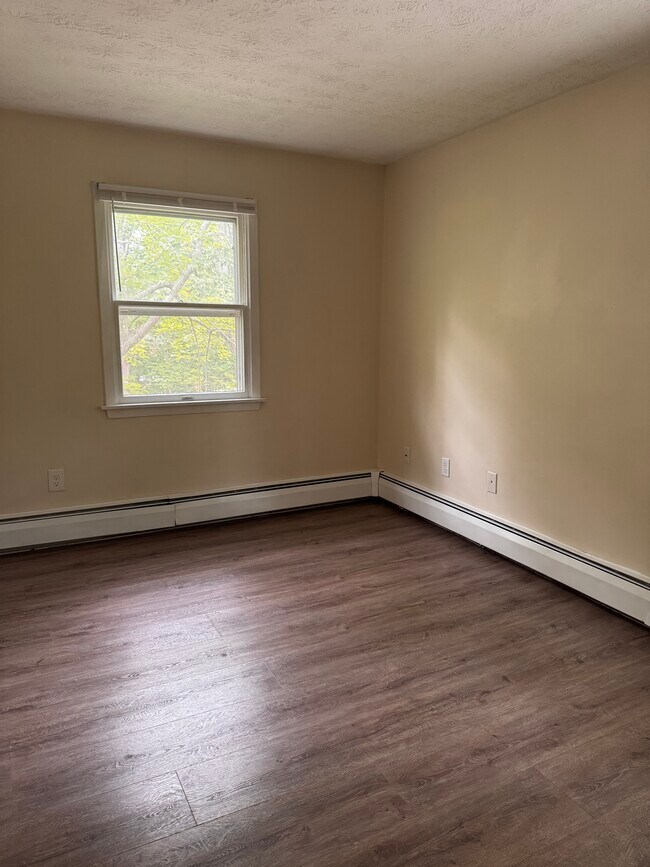 Building Photo - Briarwood 11