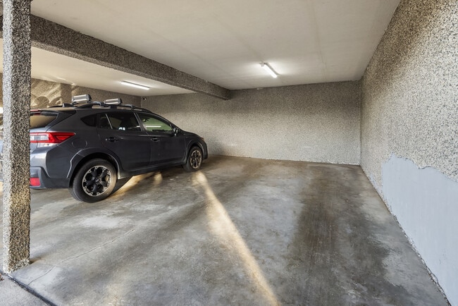 Building Photo - 303 N 44th St