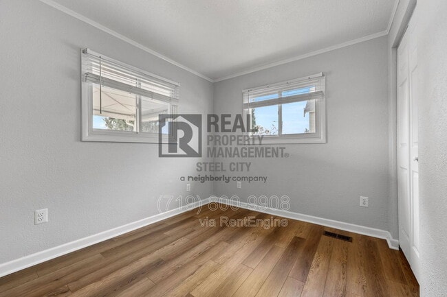 Building Photo - 903 W 15th St