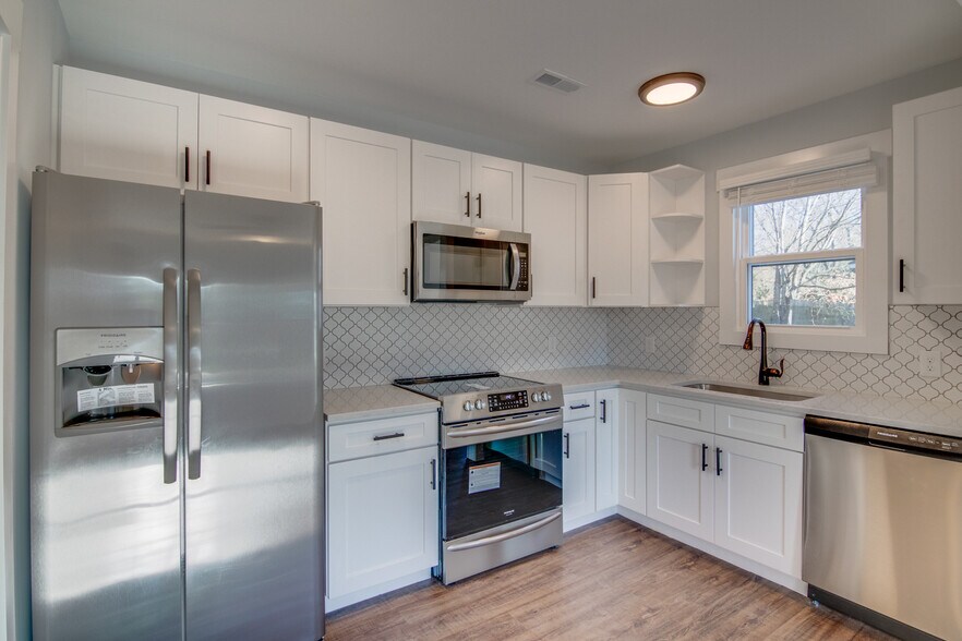 Kitchen - 515 flint st