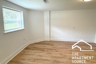 Building Photo - 6452 W Dickens Ave