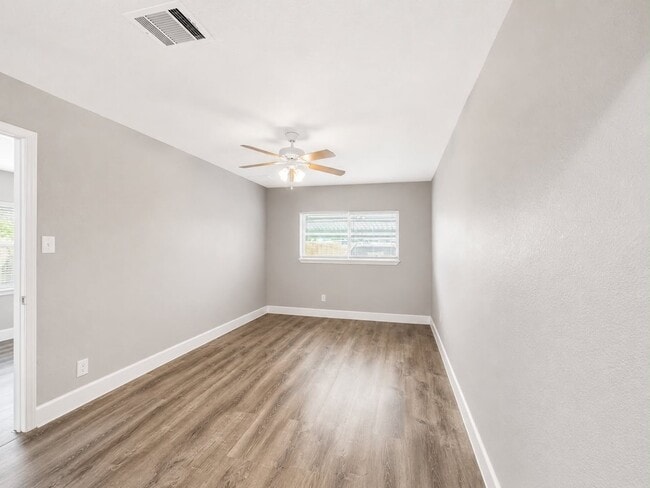 Building Photo - 10739 Dulcimer St