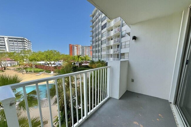 Building Photo - 1 bedroom in North Miami Beach FL 33179