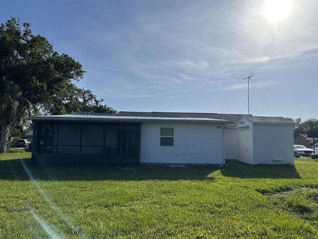 Building Photo - 5439 Kenwood Dr