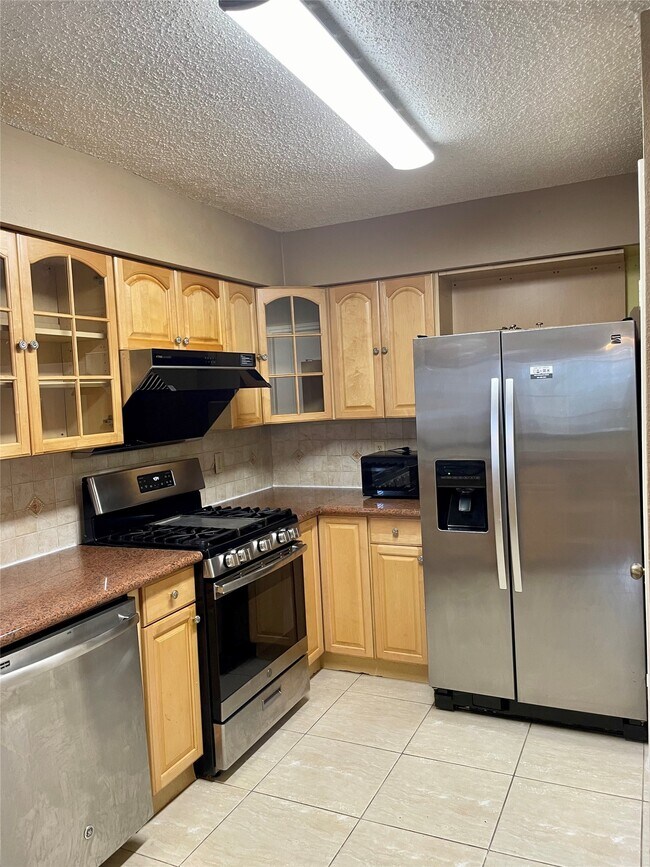 Building Photo - 3034 Mosby Dr