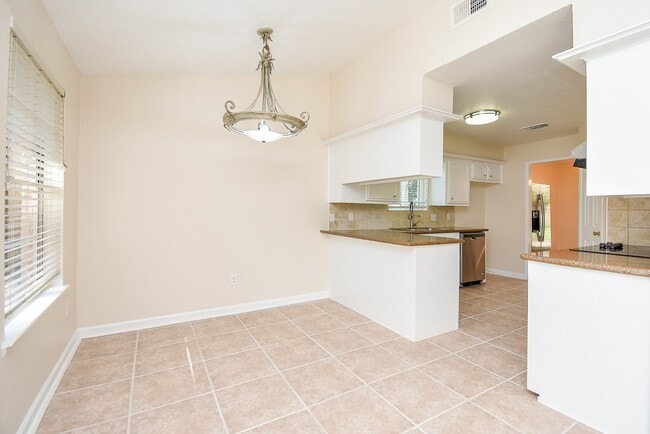 Building Photo - 2835 Pepperwood Dr