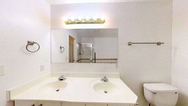 Building Photo - RENT SPECIAL! $500 OFF OF FIRST MONTH! 3 Bedroom, 2.5 Bath in the Cordata/Meridian Area!