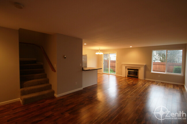 Building Photo - Wonderful 3 Bedroom Home in Vancouver! Upd...