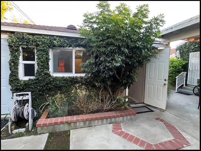 Exterior 3 - 4350 Corinth Ave