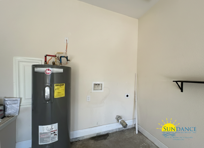 Building Photo - Beautiful 3 Bedroom Townhouse in The Palm Reserve