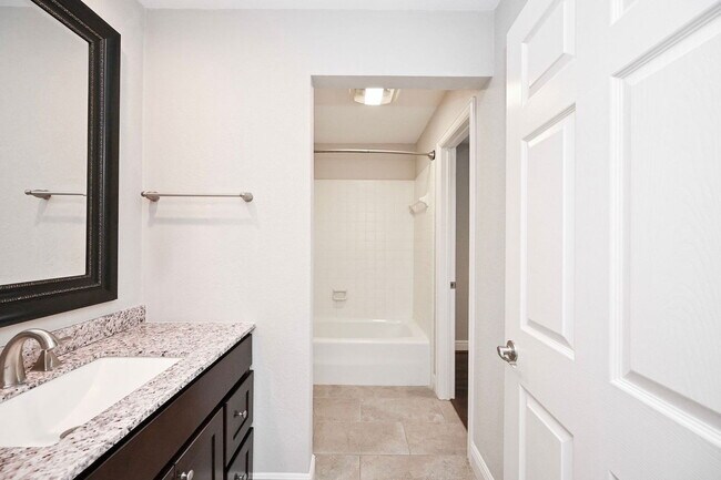 Building Photo - 414 Fox Briar Ln