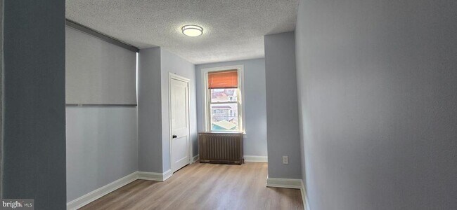 Building Photo - 843 E Price St