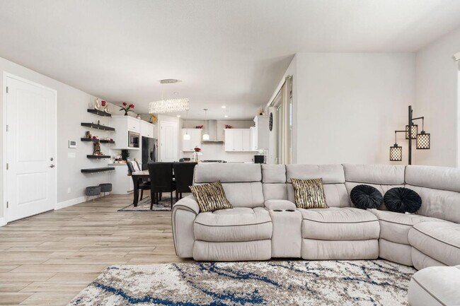 Building Photo - Copper River Canvas on the Bluffs! 4B/3BA ...