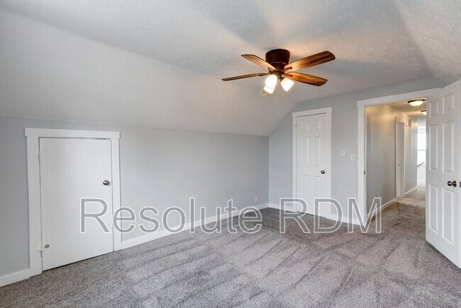 Building Photo - 743 Cottage Ave