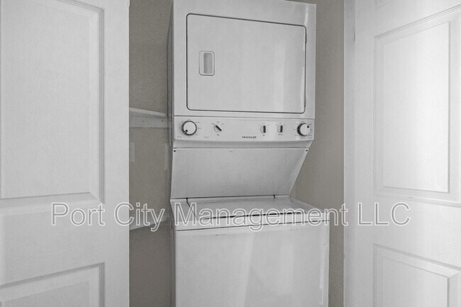 Building Photo - 2121 St Paul St