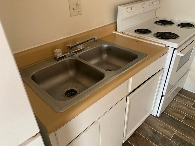 Building Photo - Woodbank Apartments