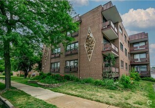 Building Photo - 6517 N California Ave
