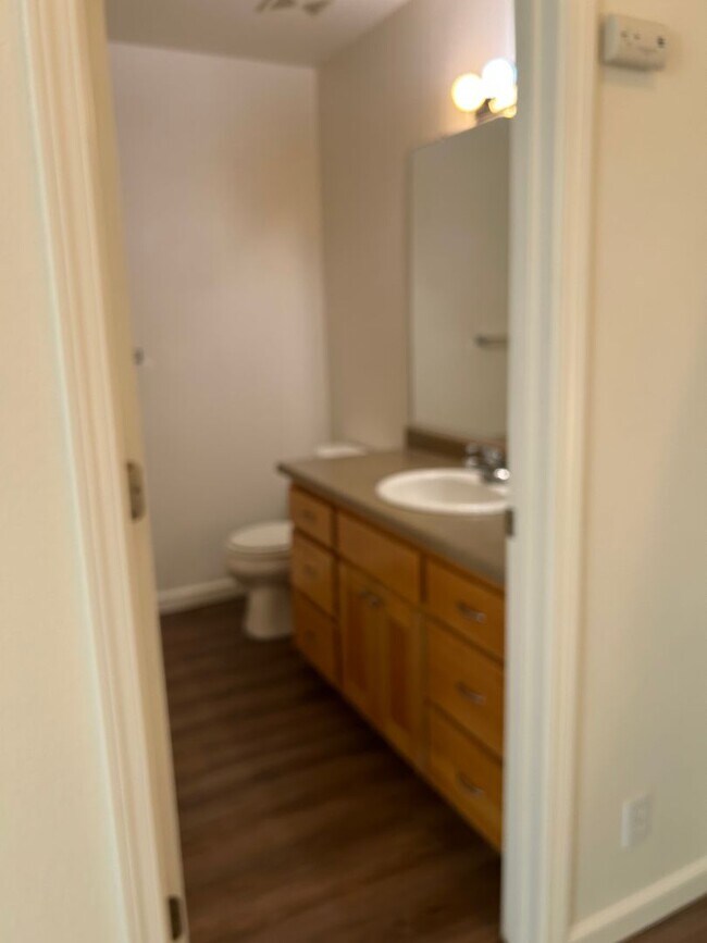 Building Photo - 582 Morgan Dr