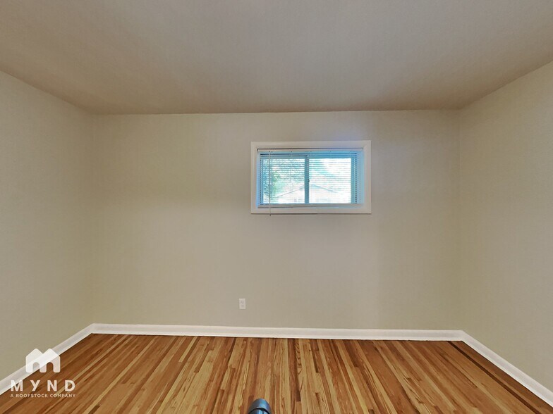 Building Photo - 452 Burgundy Rd