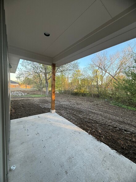 Building Photo - 106 Kirkland St