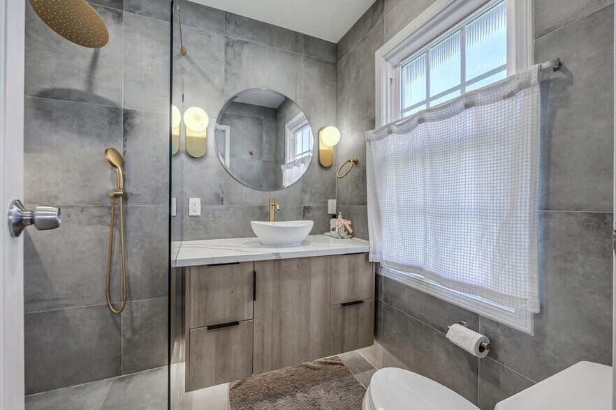 Building Photo - 945 Maryann Dr