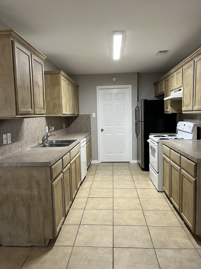 Building Photo - 4213 Easy St