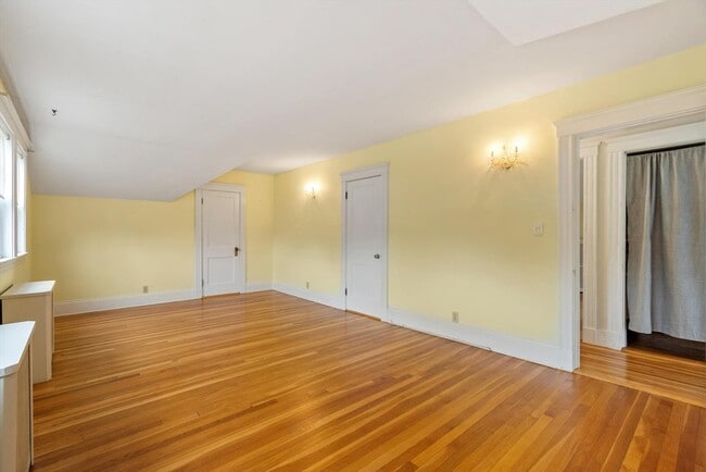 Building Photo - 76 Lynde Ave